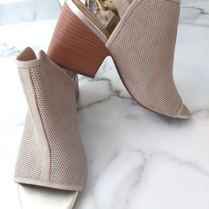 Geox   Beige sling back open toe pumps